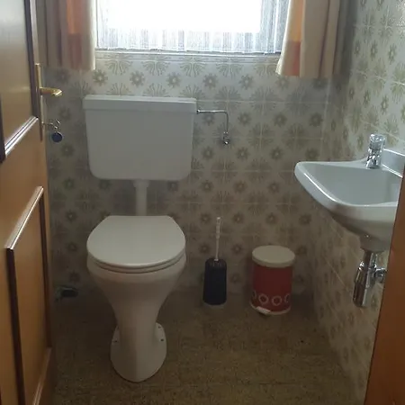 Haus Parseier Guest house *